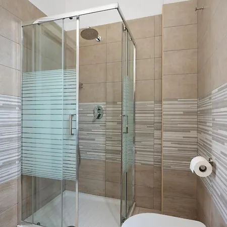 לינה וארוחת בוקר Grimaldi 3*